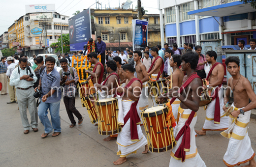 MR Poovamma gets grand welcome in Mangalore